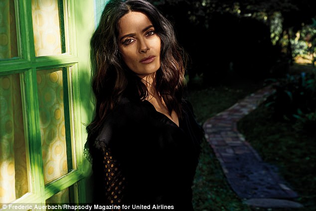 FOTOT/Është 50 vjeçe, por aktorja Salma Hayek shkëlqen