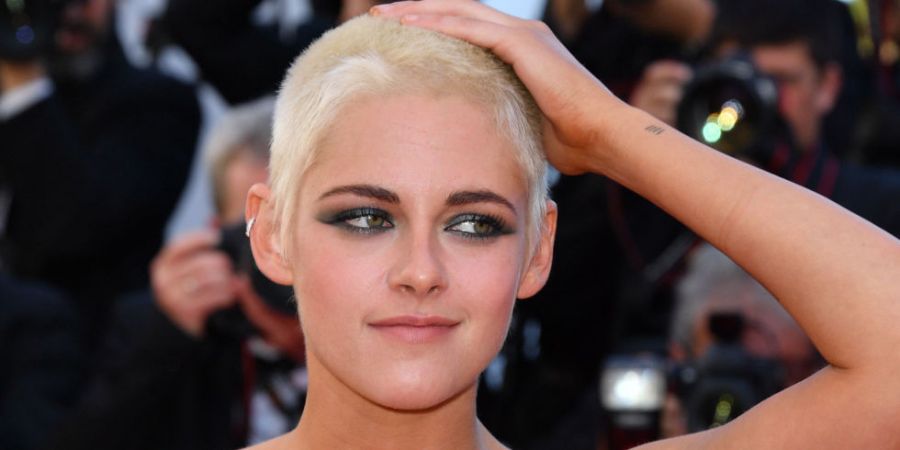 Kristen Stewart mban një fustan të veçantë në Cannes