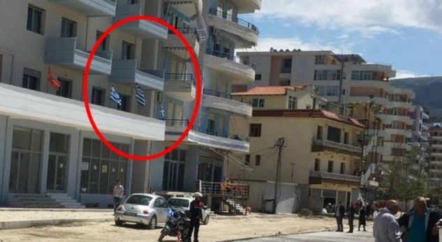 Sherr me grushta në Vlorë, shkak flamujt grekë në ballkon (VIDEO)