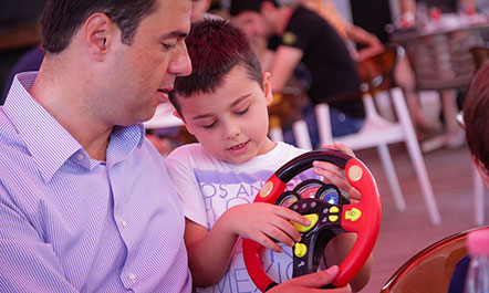 ”E paske timonin si të Ramës, pa ekonomi”, batuta e Bashës me fëmijën