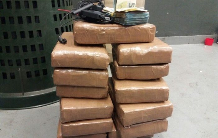 Foto/ Trafikanti shqiptar kapet me 23 kg kokainë të pastër me vlerë 12 milionë euro
