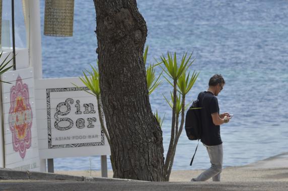 Pas largimit nga Barcelona, Enrique përfundon në Ibiza