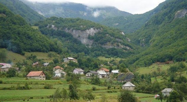 Ja pse shqiptarët po shpërngulen nga Plava dhe Gucia