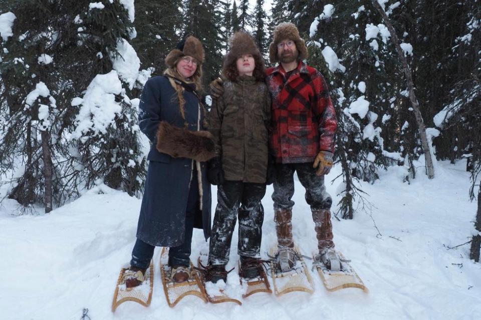 FOTOT/ Të vetëm në mes të pyellit, njihuni me familjen më të izoluar në botë