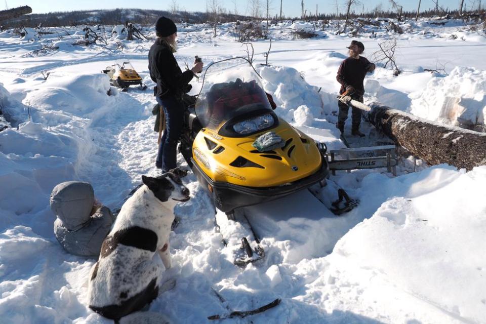 FOTOT/ Të vetëm në mes të pyellit, njihuni me familjen më të izoluar në botë