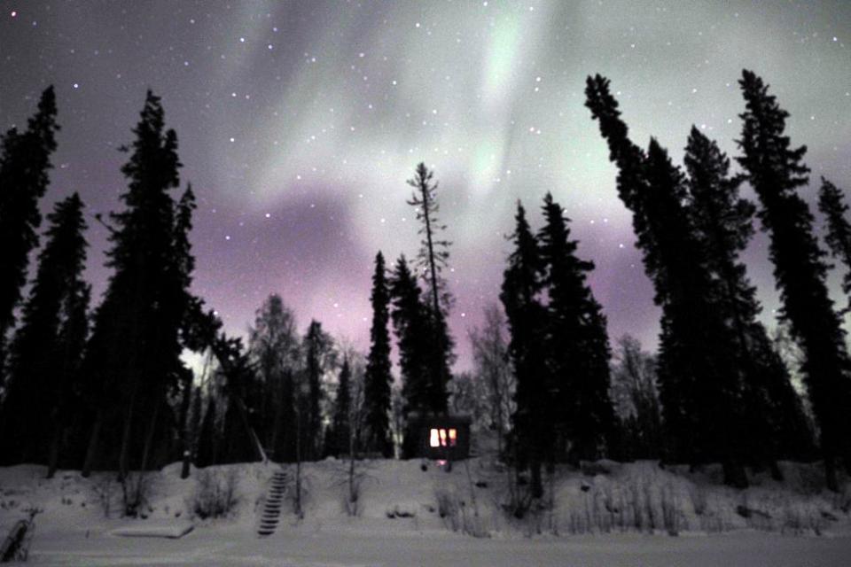 FOTOT/ Të vetëm në mes të pyellit, njihuni me familjen më të izoluar në botë