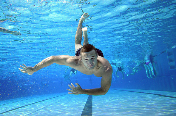 A e dini pse ju skuqen sytë në pishinë? Pas kësaj do mendoheni dy herë…