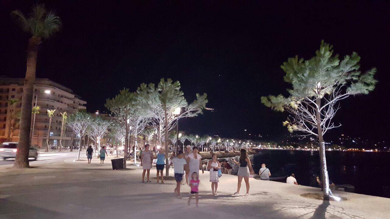 FOTOT/ Rama e nis ditën me disa foto natën të Lungomares në Vlorë
