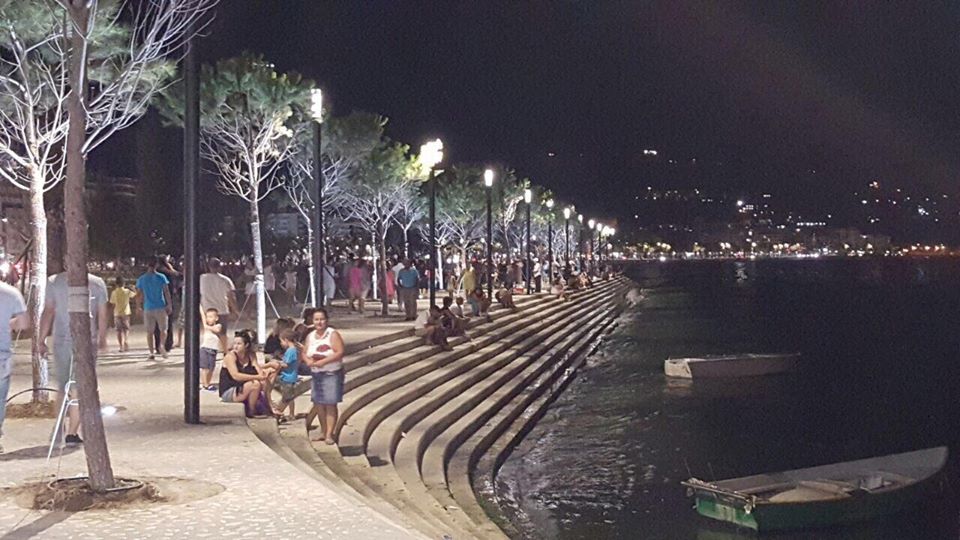 FOTOT/ Rama e nis ditën me disa foto natën të Lungomares në Vlorë