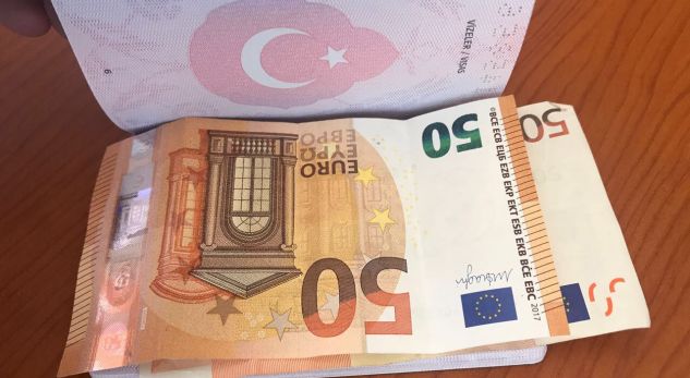 100 euro policit në pasaportë, kapet në Durrës turku