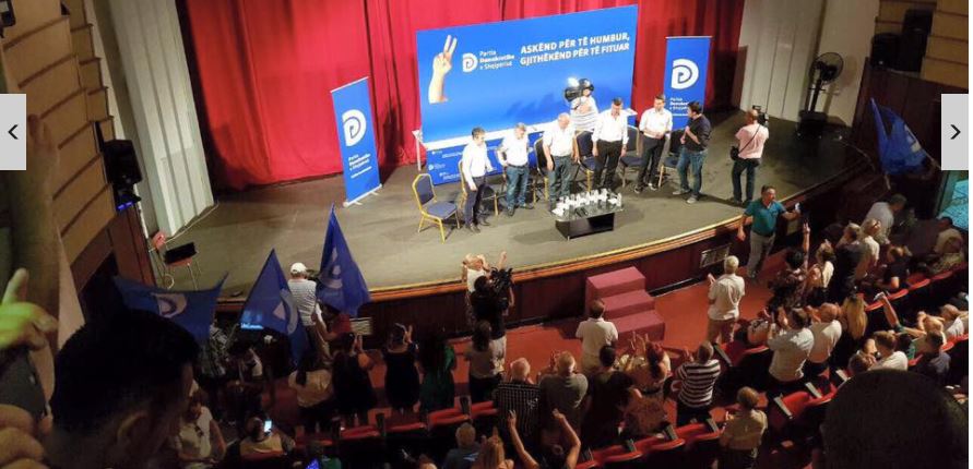 FOTO/ Takimi i kritikëve anti-Basha në Durrës, Patozi: Bashkë për të ringritur PD-në