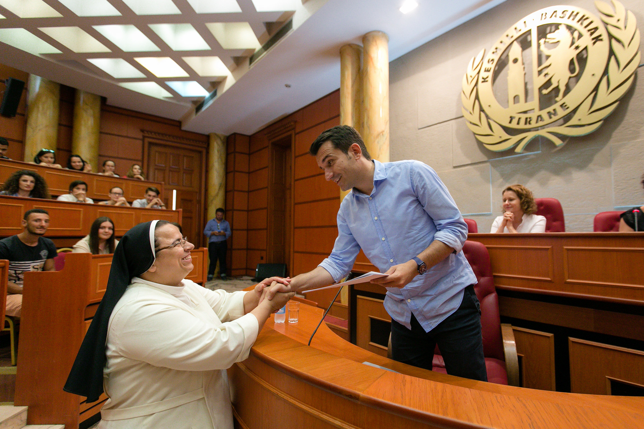 Veliaj certifikata mirënjohje: Vullnetarët do japin ndihmën e parë për aksidentet dhe rastet e zjarrit