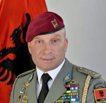 Demiraj fiton gjyqin për t’u rikthyer kolonel në FA, reagon MM: Rekurs në Gjykatën e Lartë