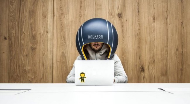 VIDEO/ Helmeta e ‘mençur’ që lejon vetëm zhurmat që ju nevojiten në punë