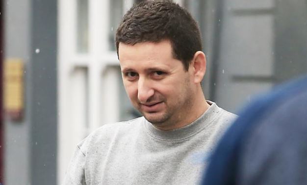 Shqiptari i pyet për rrugën, por policia irlandeze e çon në burg (foto)