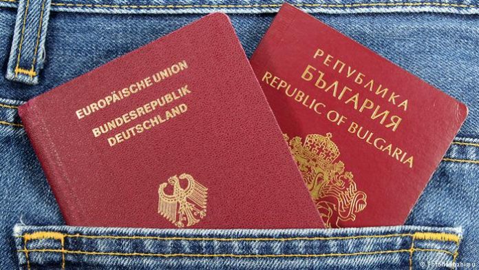 Bullgaria zbraz fshatrat, shqiptarët bëhen me pasaporta bullgare për të emigruar në Europë