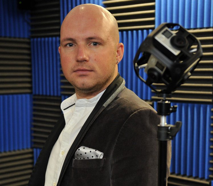 Dikur një i pastrehë që donte t’i jepte fund jetës, sot një milioner (FOTO)