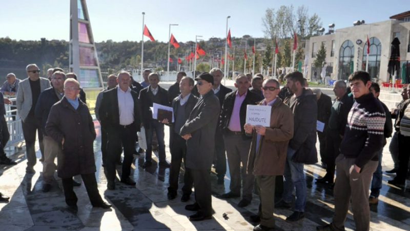 Protestë për duhanin, fermerët e Dumresë: Kompania na ka borxh 100 mln lekë