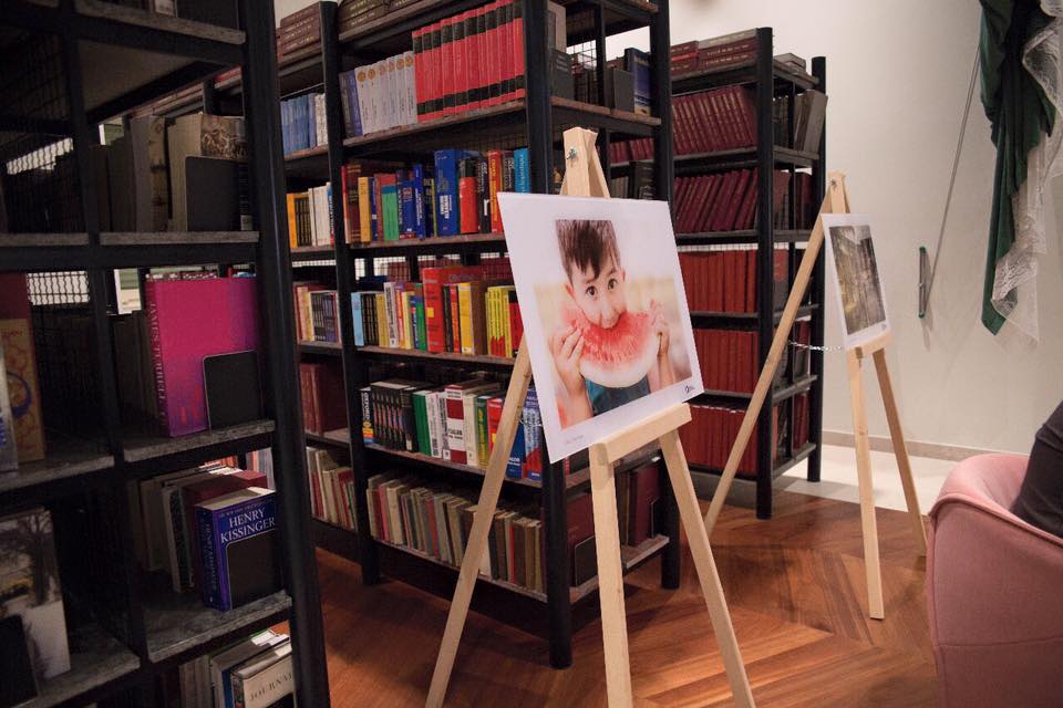 FOTOT/ Bushati: Ka një Shqipëri shumë të bukur jashtë “kafeneve”