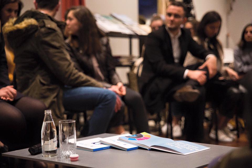 FOTOT/ Bushati: Ka një Shqipëri shumë të bukur jashtë “kafeneve”