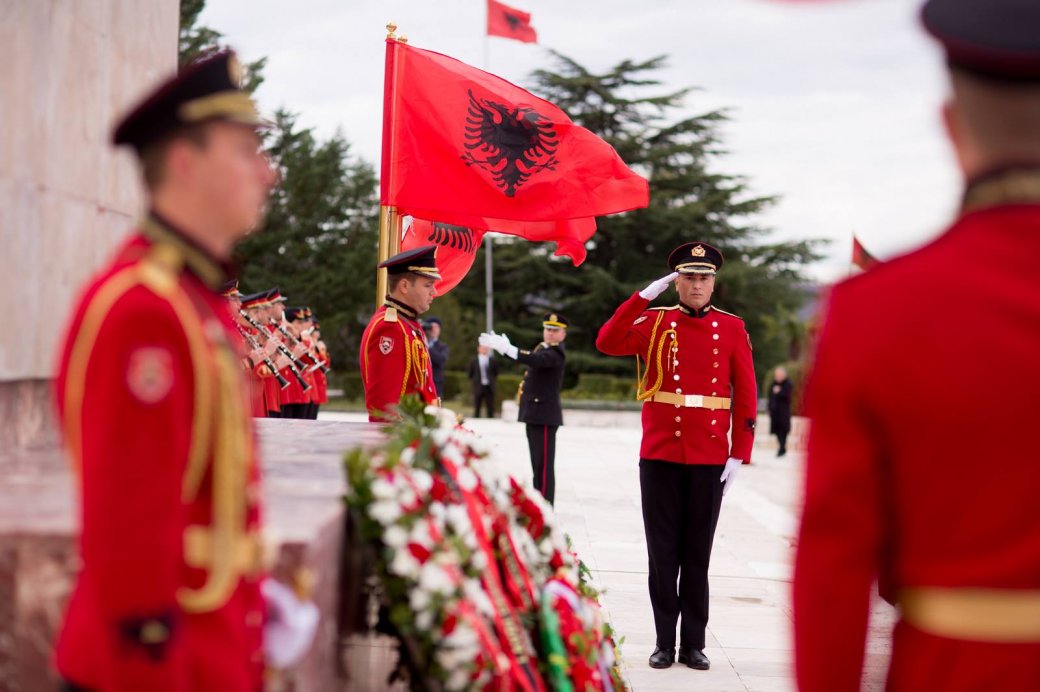 FOTOT/ Festat e 28 dhe 29 nëntorit nga Vlora në Tiranë në një album fotografik të Kryeministrit