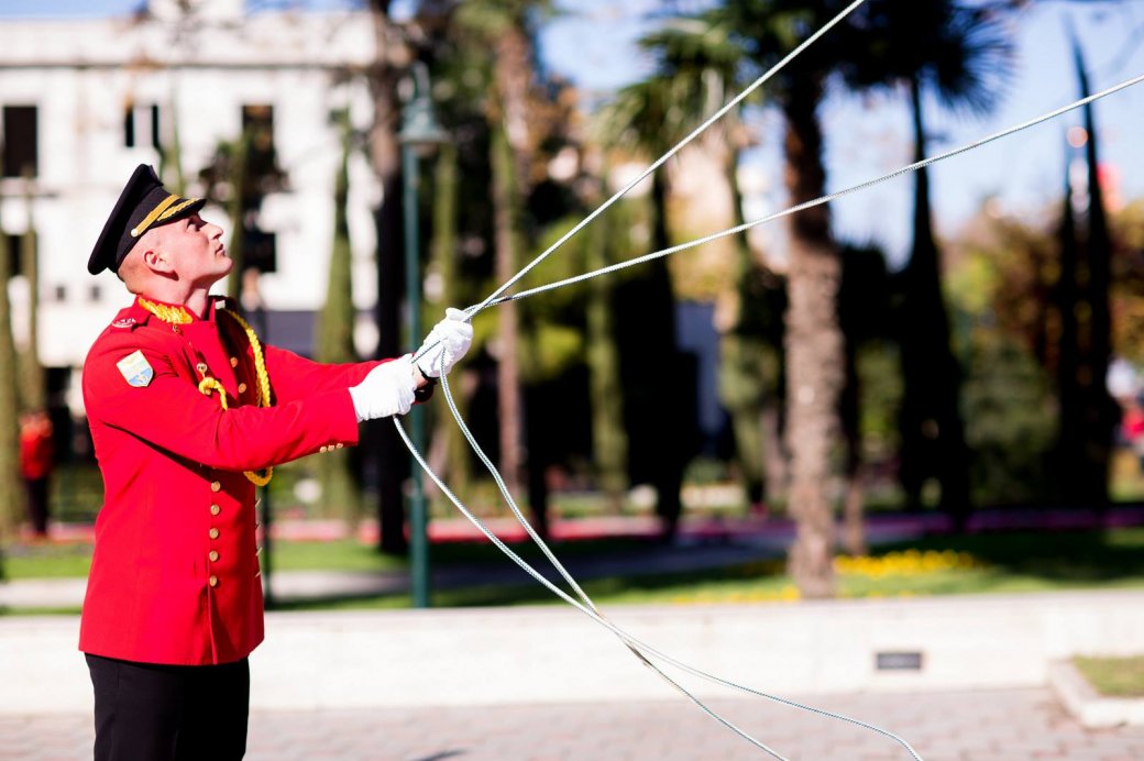 FOTOT/ Festat e 28 dhe 29 nëntorit nga Vlora në Tiranë në një album fotografik të Kryeministrit