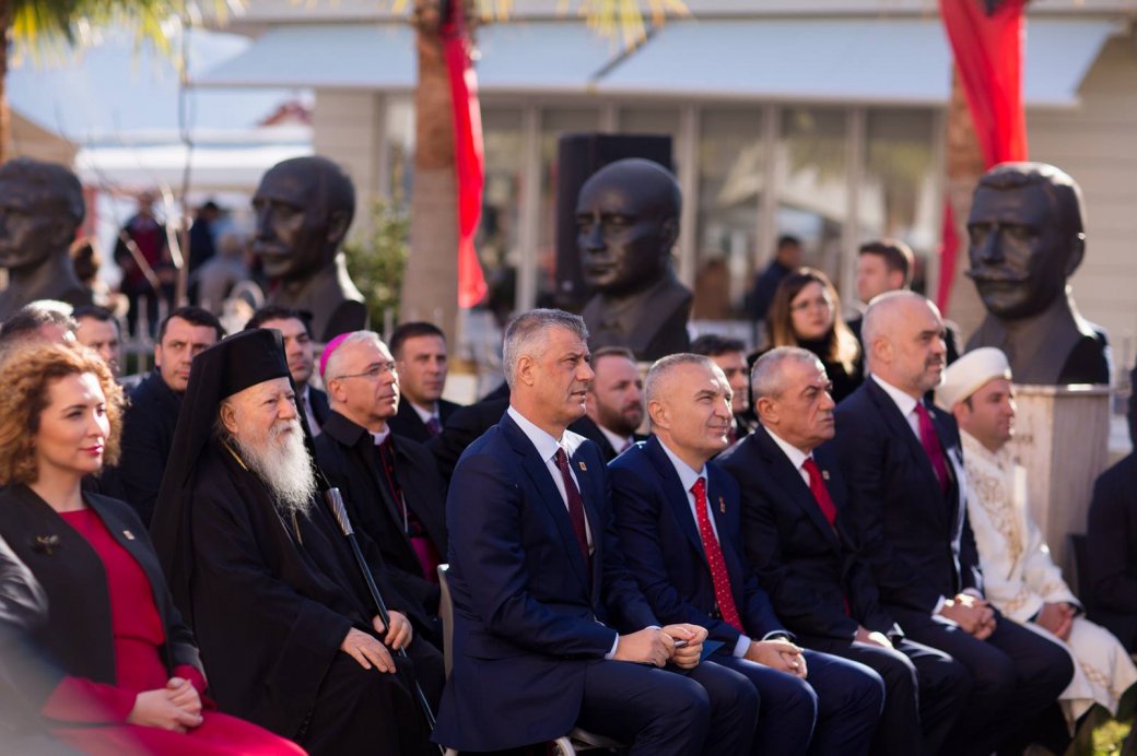 FOTOT/ Festat e 28 dhe 29 nëntorit nga Vlora në Tiranë në një album fotografik të Kryeministrit