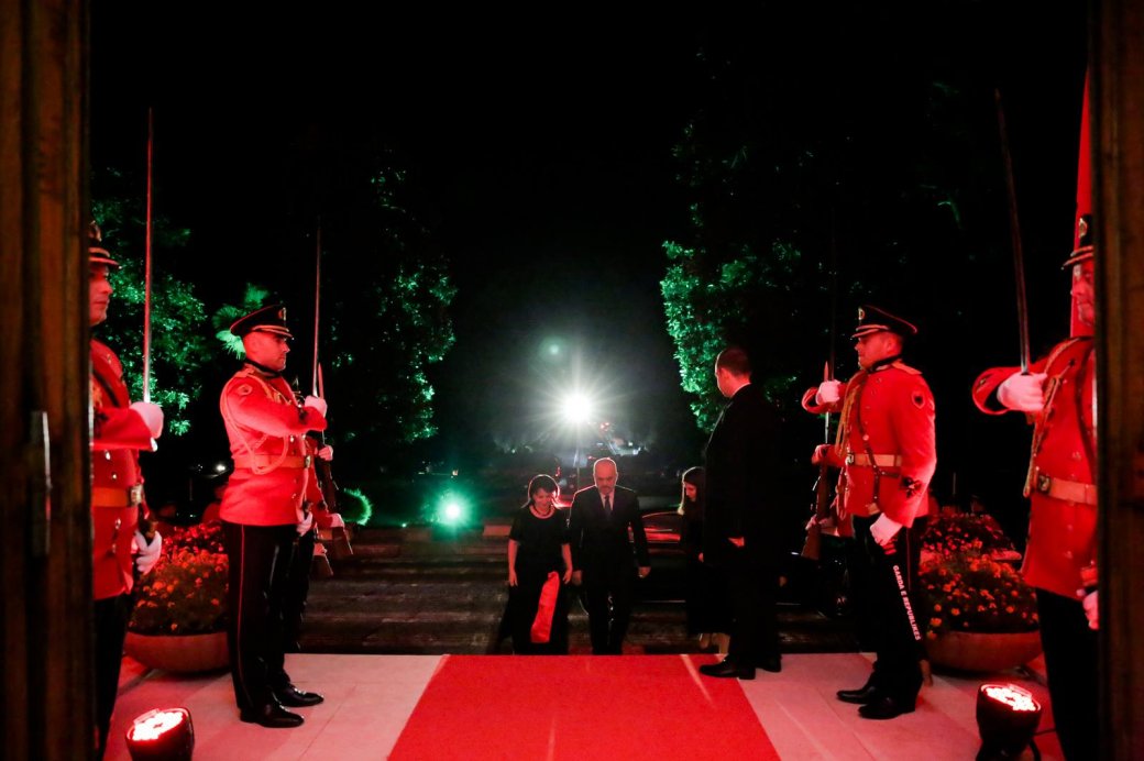 FOTOT/ Festat e 28 dhe 29 nëntorit nga Vlora në Tiranë në një album fotografik të Kryeministrit