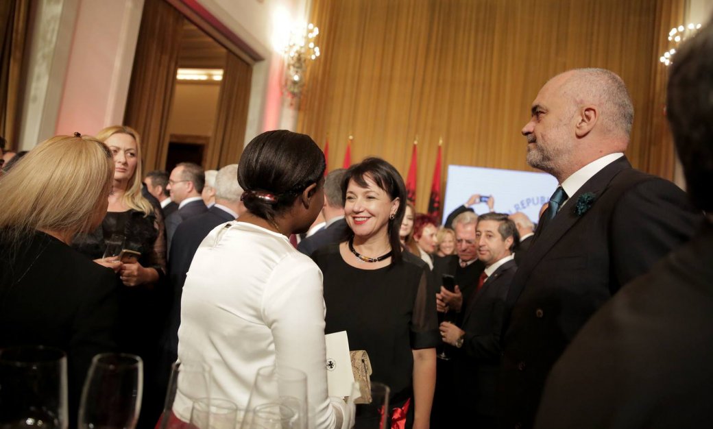 FOTOT/ Festat e 28 dhe 29 nëntorit nga Vlora në Tiranë në një album fotografik të Kryeministrit