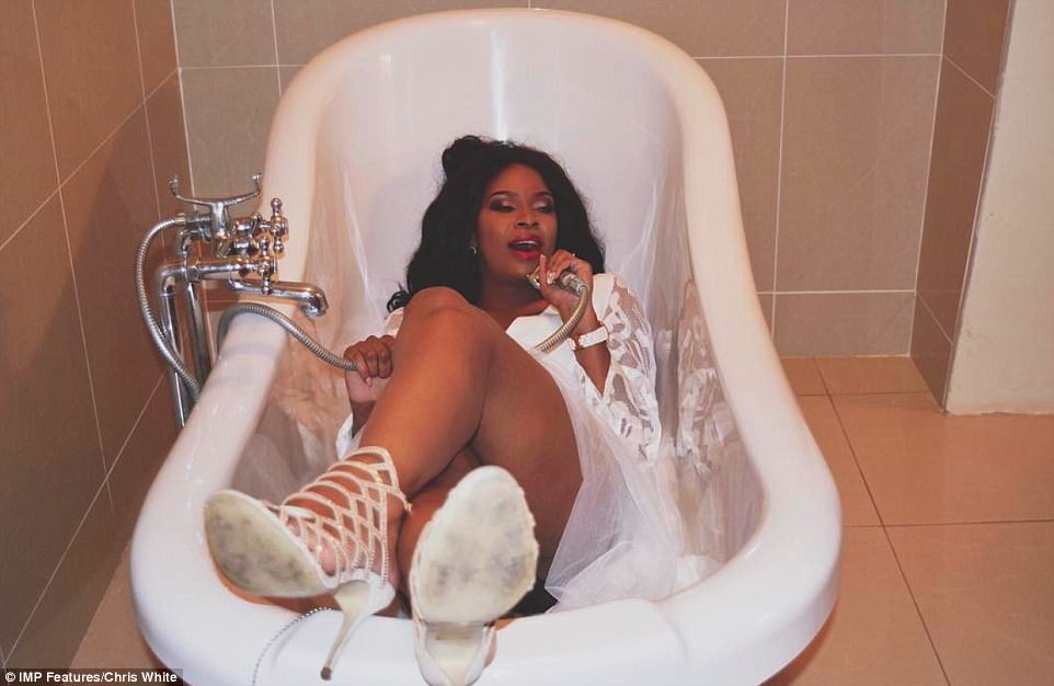 FOTO/ Edhe në Zimbabve ka luks, jeta e çmendur e fëmijëve të pasur