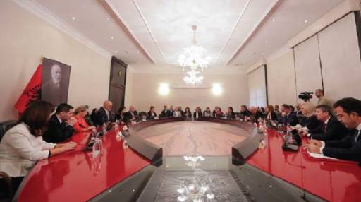 Vendimi i qeverisë: 27 nëntori është pushim për administratën