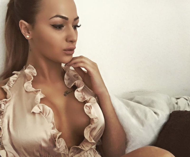 Gjobë 250 mijë Euro/ Këngëtarja shqiptare, shantazhon futbollistin e Milanit