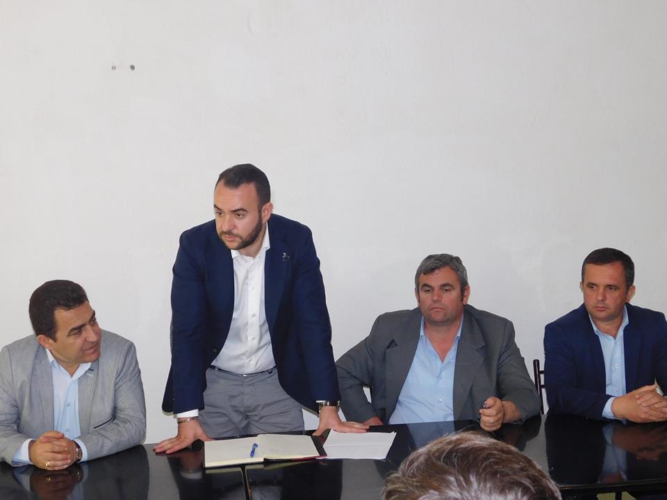 Shpërthen në Pogradec, deputeti i PD Balliu, tenton të rrëzojë kryebashkiakun demokrat Kapri