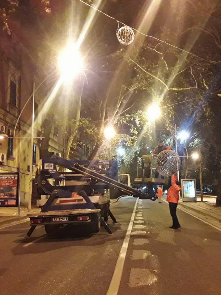 FOTOT / Festat e fundvitit, Tirana ndryshon fytyrë