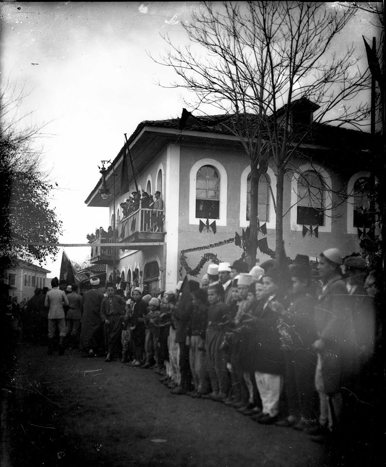 FOTO e rrallë/ Si festohej 1-vjetori i Pavarësisë në Shkodër