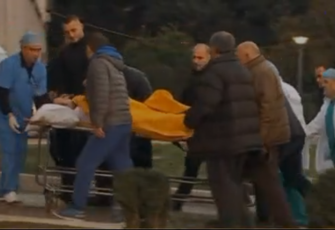 VIDEO/ Probleme me shtyllën kurrizore, gardisti Musaj transportohet në Tiranë