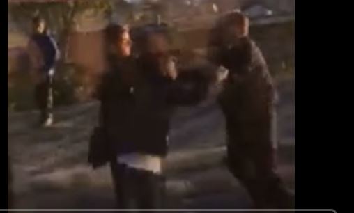 VIDEO/ Shoferi i urbanit grushte qytetarit në sy të vajzës së mitur