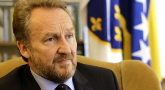 Izetbegoviç i vendosur: Serbë, pranoni të vërtetën