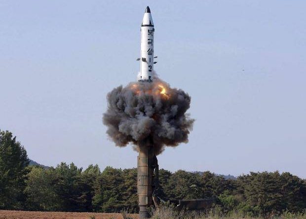 Kërcënon sërish Koreja e Veriut, lëshon një tjetër raketë balistike