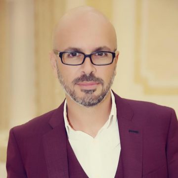 Për “çapaçulët” që qelbin ajrin dhe realitetin që me aq mund e lanë të pastër baballarët tanë…