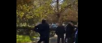 VIDEO/ Taksistët shqiptarë zhdëpin në dru njëri tjetrin në mes të Selanikut