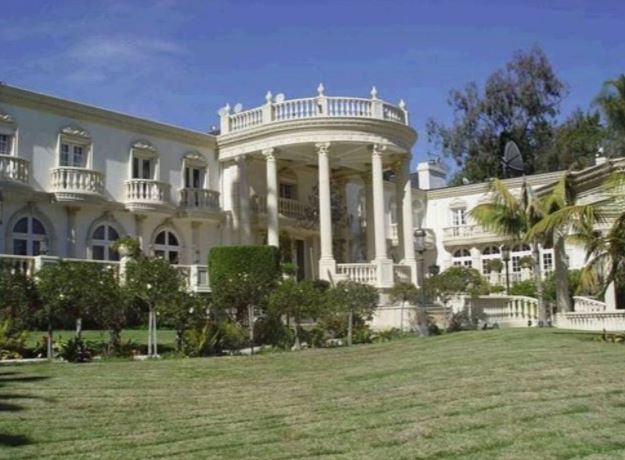 FOTOT/ Njihuni me vilën superluksoze ku jetonte diktatori i Zimbabves, Mugabe