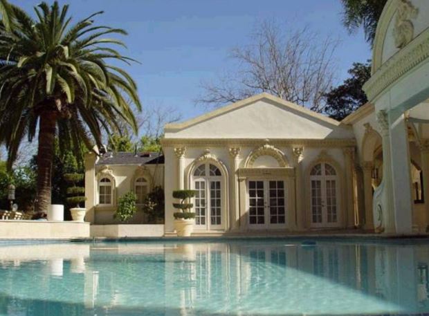 FOTOT/ Njihuni me vilën superluksoze ku jetonte diktatori i Zimbabves, Mugabe