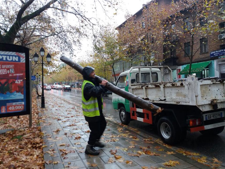 FOTOT/ Situata kritike nga shirat, Rama: Jemi pranë qytetarëve në nevojë