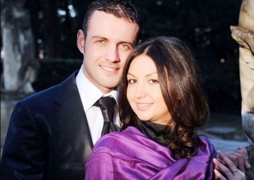 Luis Ejlli pas ndarjes nga vajza e Topallit, i rikthehet karrierës si këngëtarë