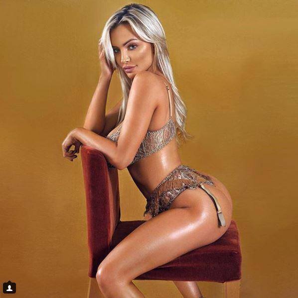 Modelja në SHBA që po mbretëron në Instagram, shifra rekord e ndjekësve