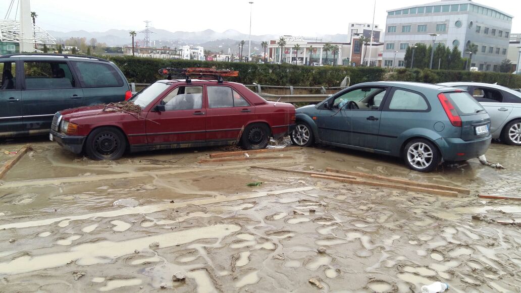 FOTOT/ Ja si paraqitet situata në autostradën Tiranë-Durrës