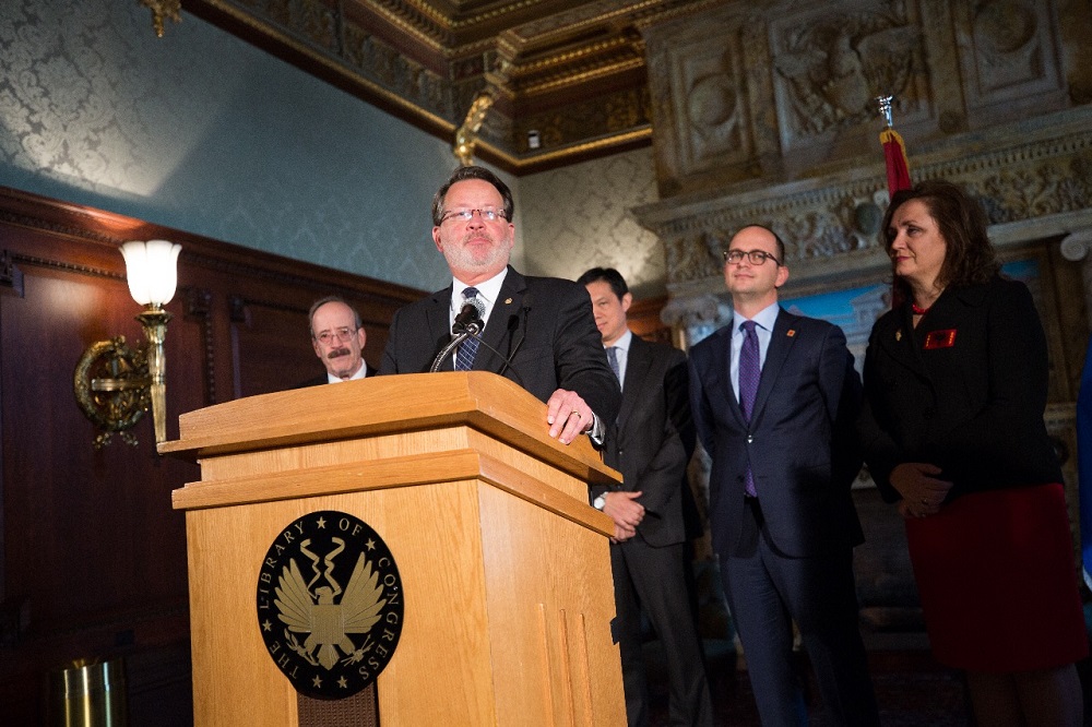 Ministri Bushati, senatorë e kongresmenë amerikanë, festojnë në SHBA 105-vjetorin e Pavarësisë e Ditën e Çlirimit