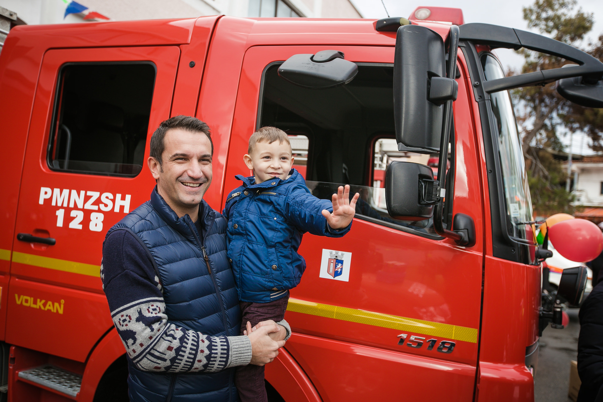 Bashkia e Tiranës shpërndan dhurata për fëmijët e punonjësve të shërbimit zjarrfikës