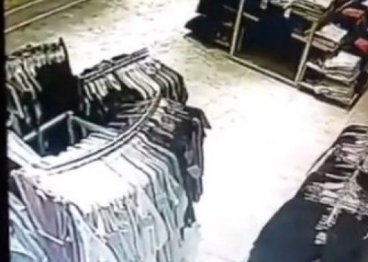 Tre shoqe kapen mat duke vjedhur në një Qendër Tregtare në Tiranë